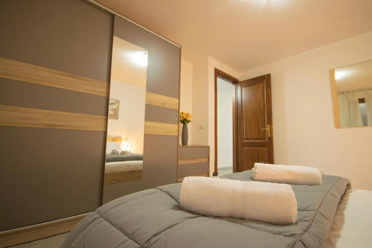 Veranda With Jacuzzi & Bbq 1 Minute From The Beach Capo Comino 0*,  إيطاليا