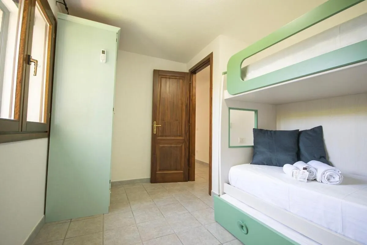 Veranda With Jacuzzi & Bbq 1 Minute From The Beach Capo Comino شقة