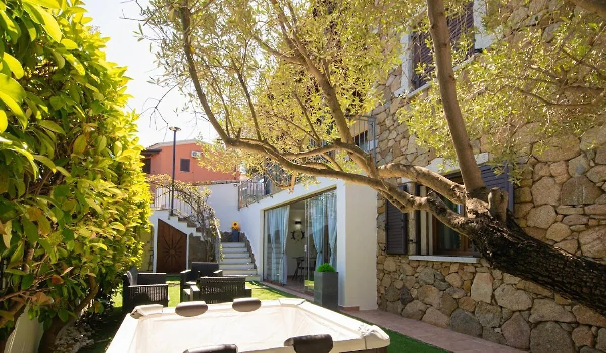 Veranda With Jacuzzi & Bbq 1 Minute From The Beach Capo Comino 0*,  إيطاليا